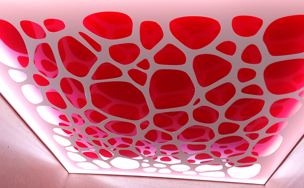 Красно-белый двухуровневый потолок для детской