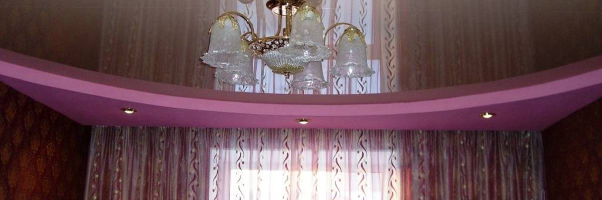 Натяжные потолки в спальне